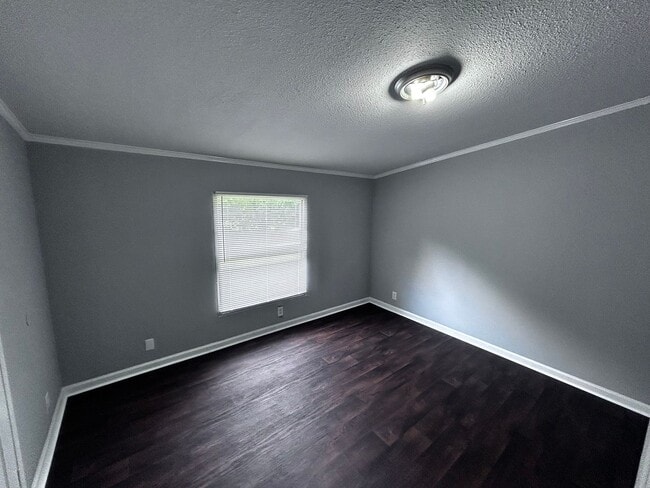 Building Photo - Large modular home four bedroom in Mt. Jul...