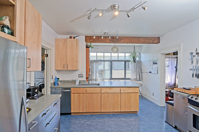 Kitchen view from hallway. - 2835 Georgia St