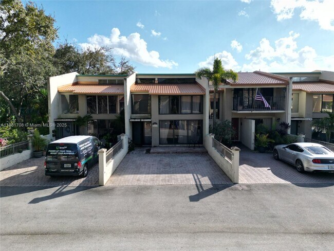 Building Photo - 741 E Coco Plum Cir