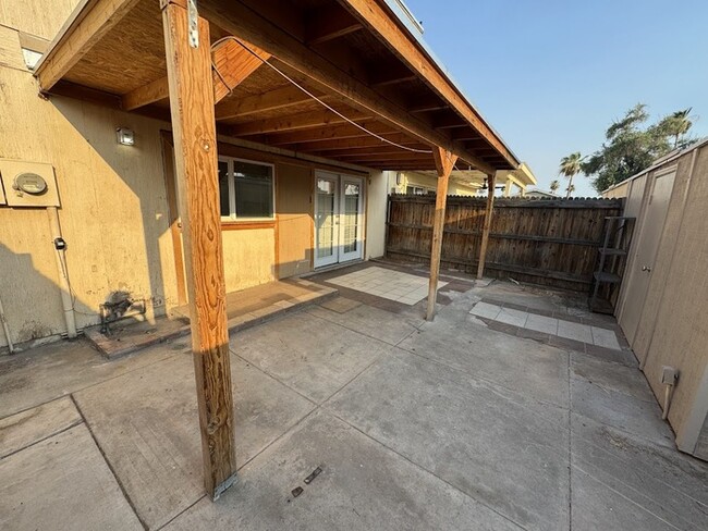 Building Photo - 5703 N 43rd Ln