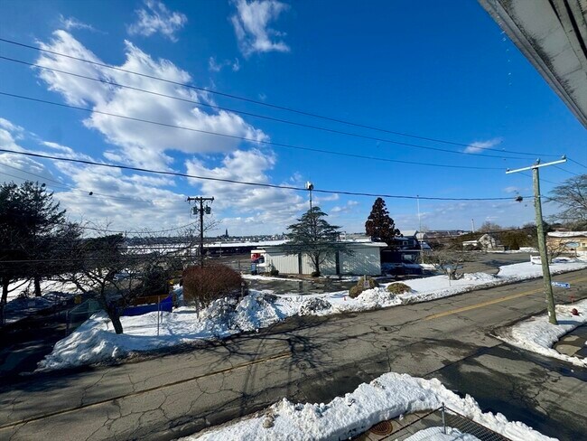 Building Photo - 67 Sycamore St