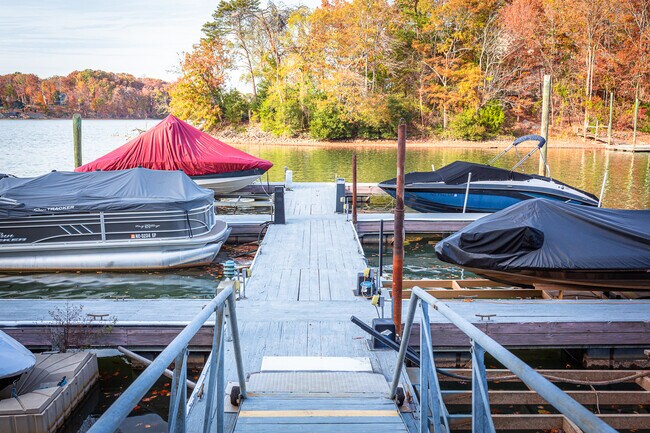 Building Photo - 9808 Emerald Point Dr