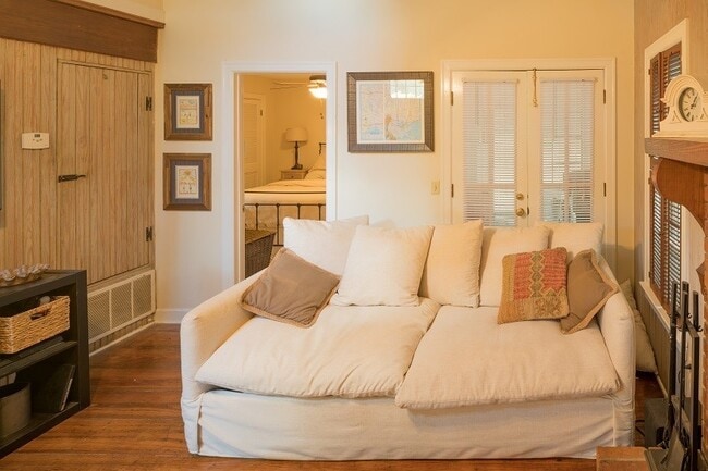 Building Photo - 107 Herbert St