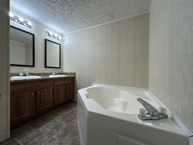 Building Photo - Cozy 2 bedroom in Prime Conway Location