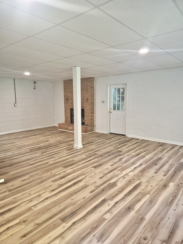Building Photo - 200 Wellview Dr