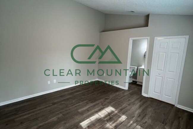 Building Photo - Beautifully Updated 4BR/2BA Home with Modern Finishes!