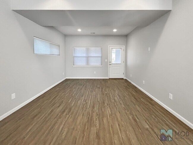 Building Photo - $0 DEPOSIT OPTION. SPACIOUS 4-BEDROOM, 3.5...