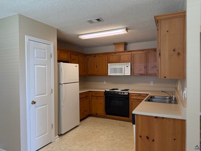 Building Photo - 510 Clover Trail