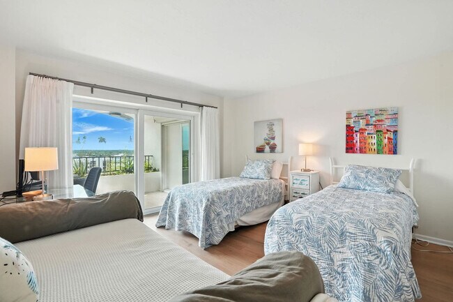 Building Photo - 3951 Gulf Shore Blvd N