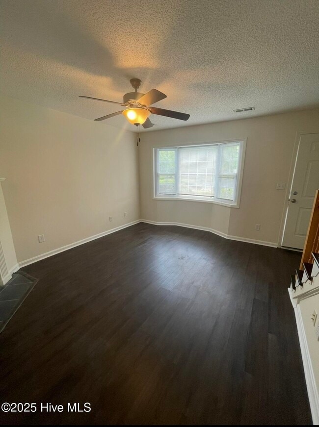 Building Photo - 2104 Flagstone Ct