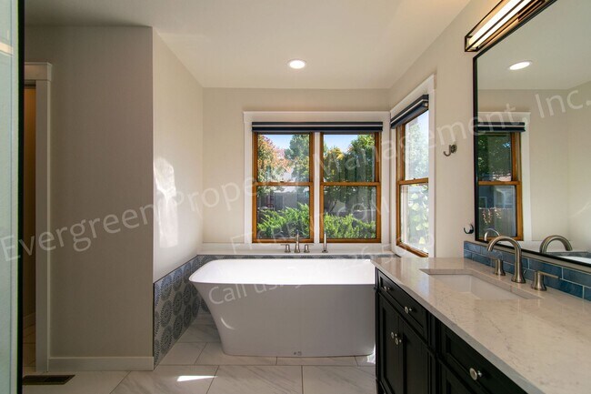 Building Photo - Beautiful 4-Bedroom Home in Southeast Fort Collins!