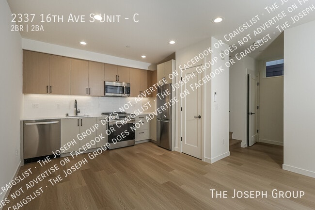 Building Photo - 2337 16th Ave S