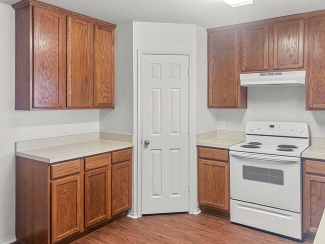 Building Photo - Spacious 1 Story Home!