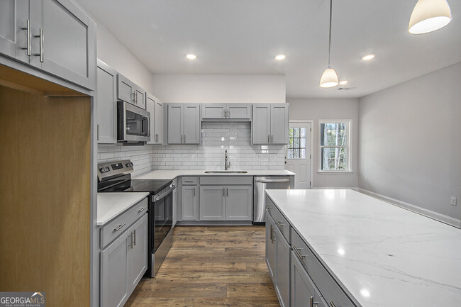 Building Photo - 126 Crest Pointe S