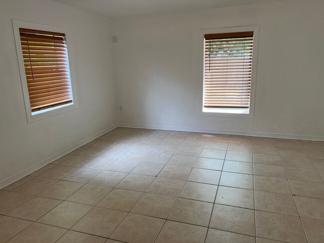 Building Photo - 217 Bay St NW