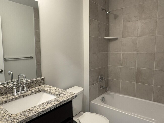 Building Photo - 4875 Ludlow Ln