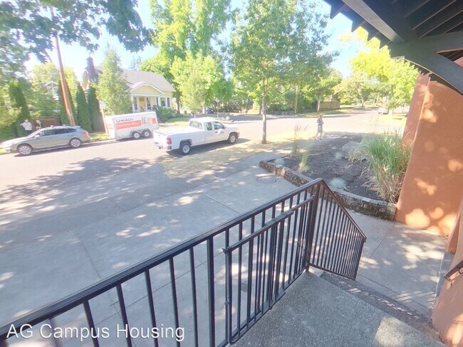 Building Photo - 5 br, 2 bath House - 1993 Onyx St.