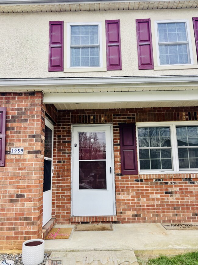 Building Photo - 1959 Main Ave