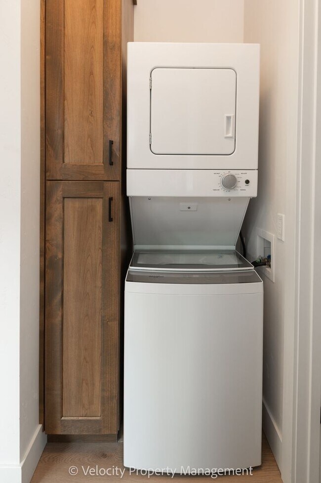 Building Photo - M712