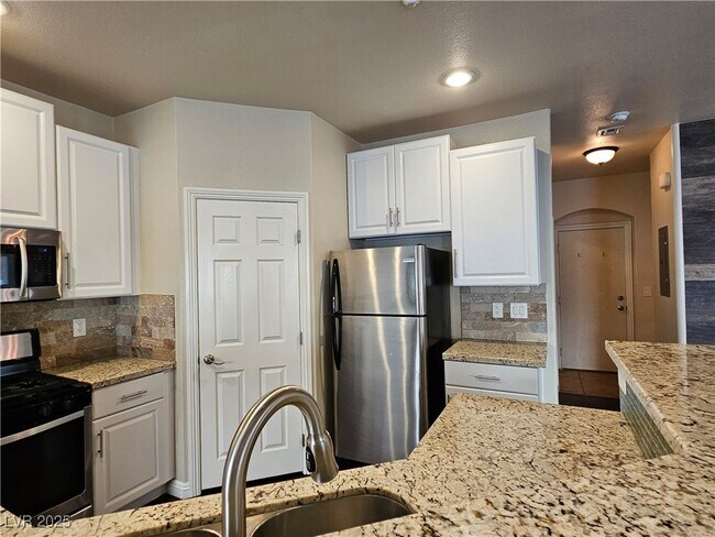 Building Photo - 5545 Dueces Wild Ct