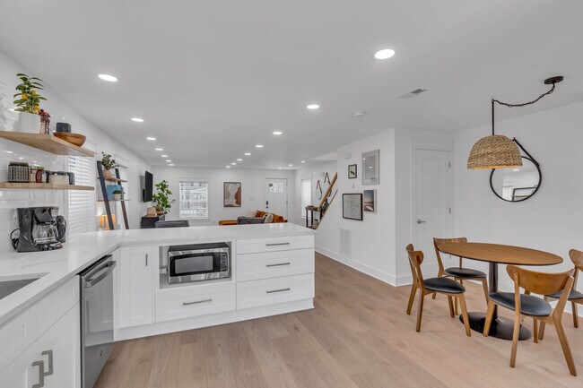 Building Photo - 1205 7th Ave