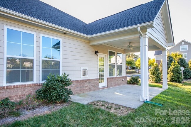 Building Photo - 5818 Glenmore Garden Dr