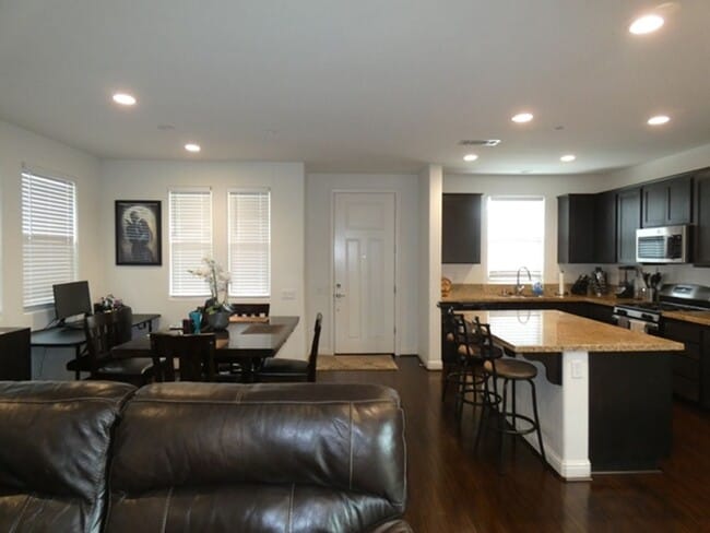 Building Photo - Fabulous Newer Home in Gated Santa Maria Community