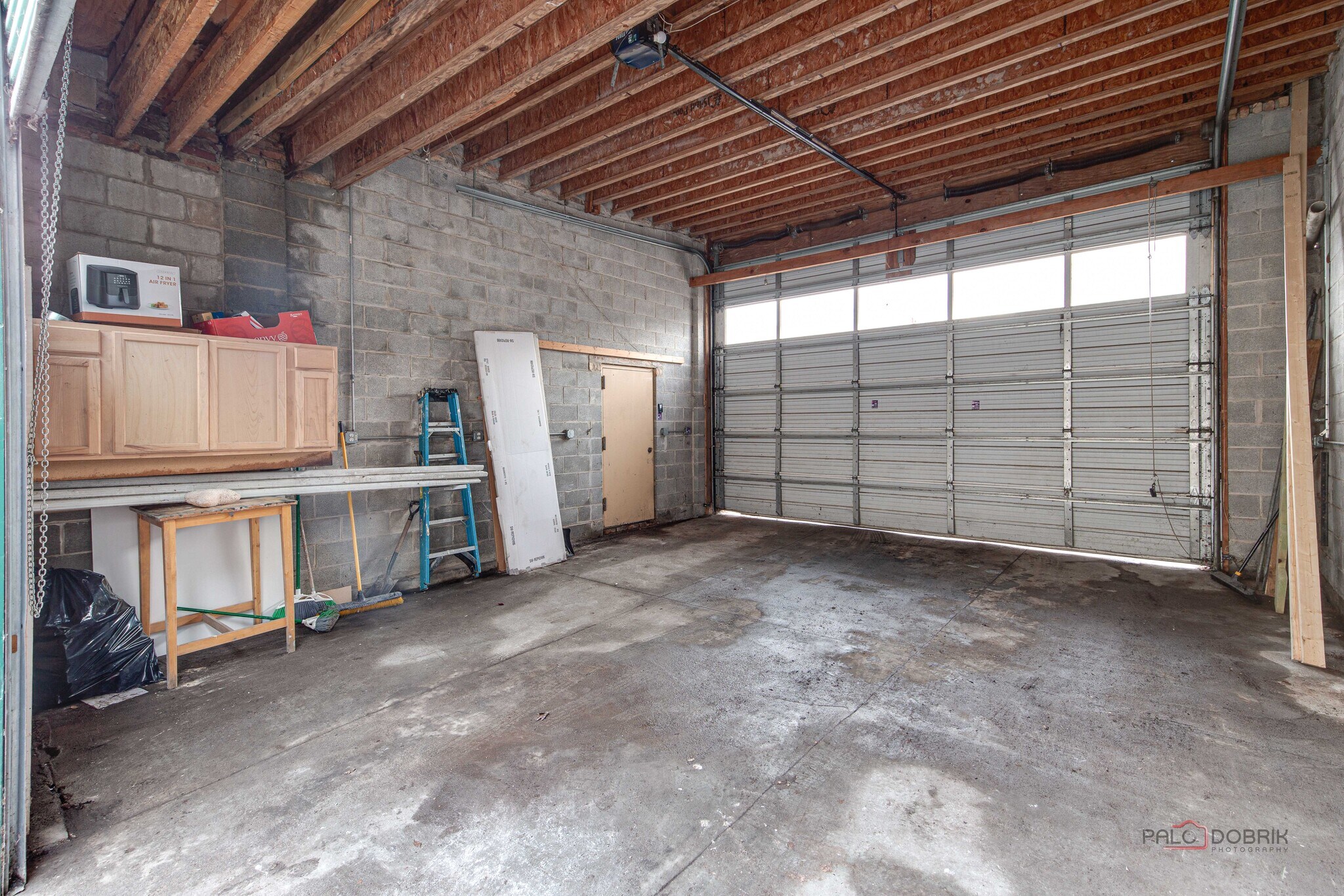 Building Photo - 1346 N Artesian Ave
