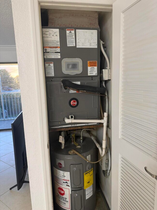 Building Photo - 110 Cypress Club Dr