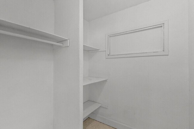 Building Photo - 814 3rd Ave N