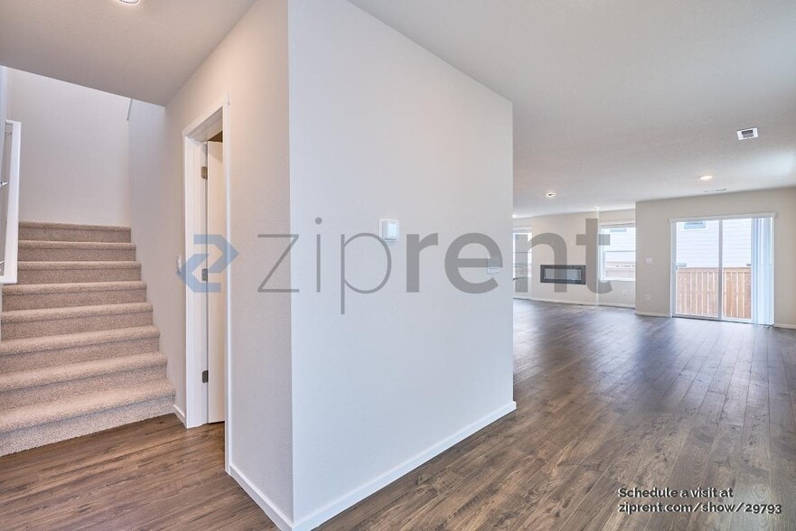 Building Photo - Unit