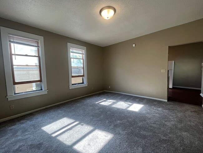 Building Photo - St. Paul home in Great Dayton's Bluff area