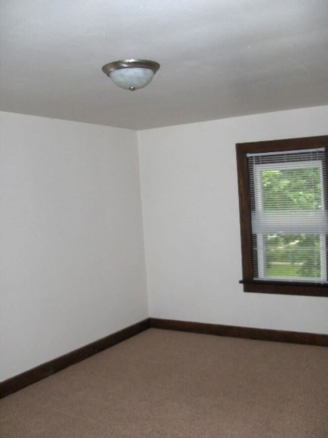 Building Photo - 713 Elmore St