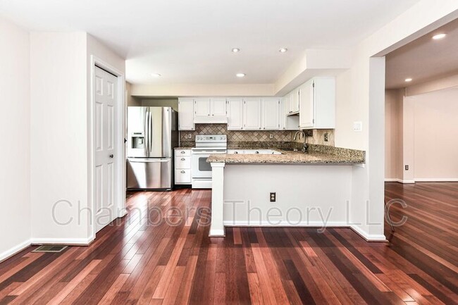 Building Photo - 1549 Twisted Oak Dr
