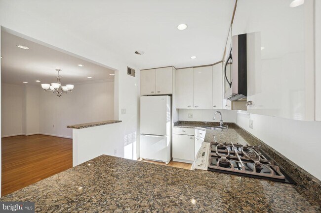 Building Photo - 10959 Deborah Dr