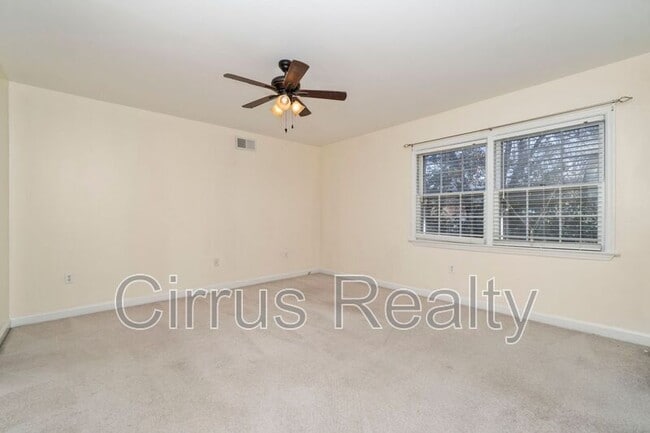 Building Photo - 9 Towne Square Dr