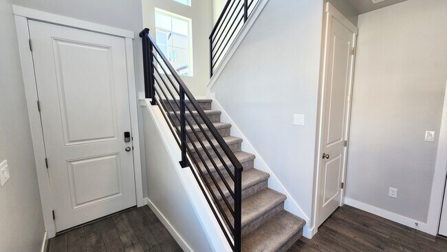 Building Photo - 2773 Tower Ml Wy