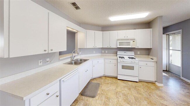 Building Photo - 9771 SW 97th Ln