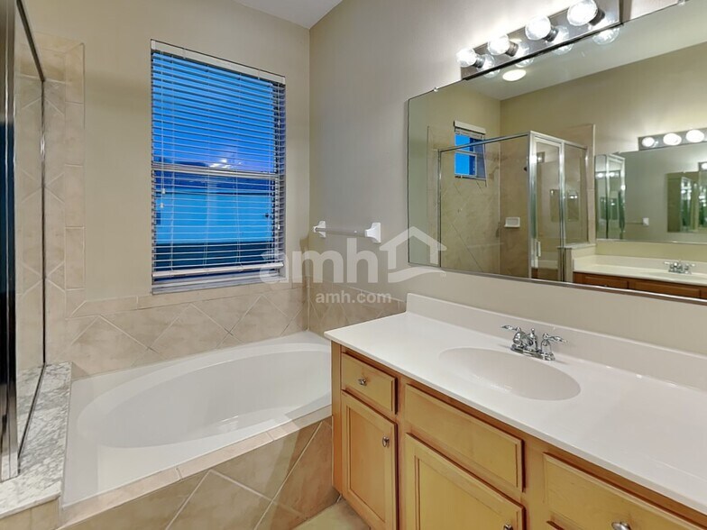 Building Photo - 15692 Lemon Fish Dr