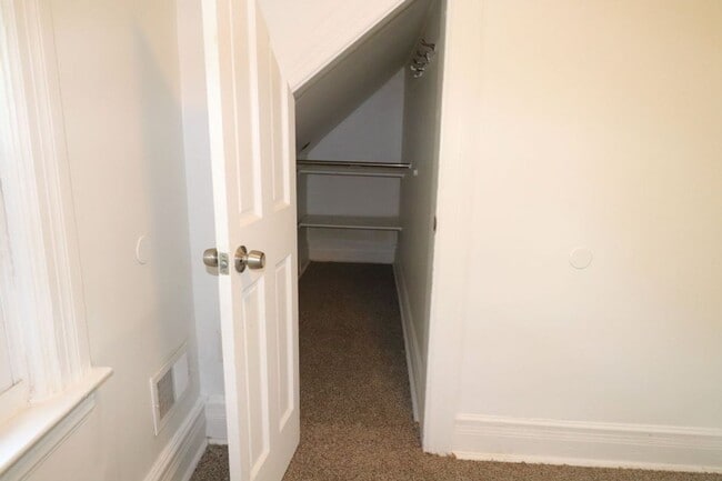 Building Photo - $1,300 - Newly 3 Bedroom 2 Bath