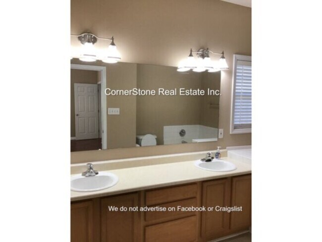 Building Photo - 106 Van Buren Dr