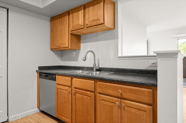 Building Photo - 5877 N Granite Reef Rd