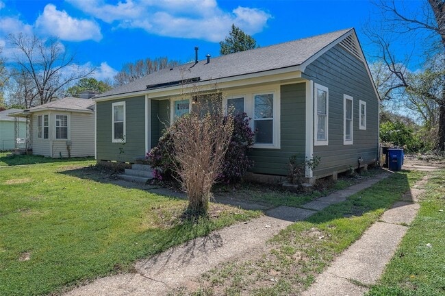 Building Photo - 219 E Slattery Blvd