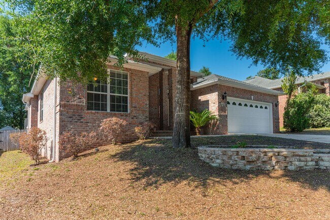 Building Photo - 4 Bedroom in Ideal Neighborhood!!