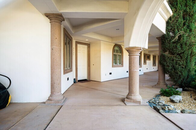 Building Photo - 2701 Via Calderia