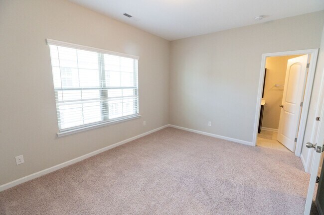Building Photo - New Townhome