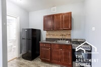 Building Photo - 6930 N Greenview Ave