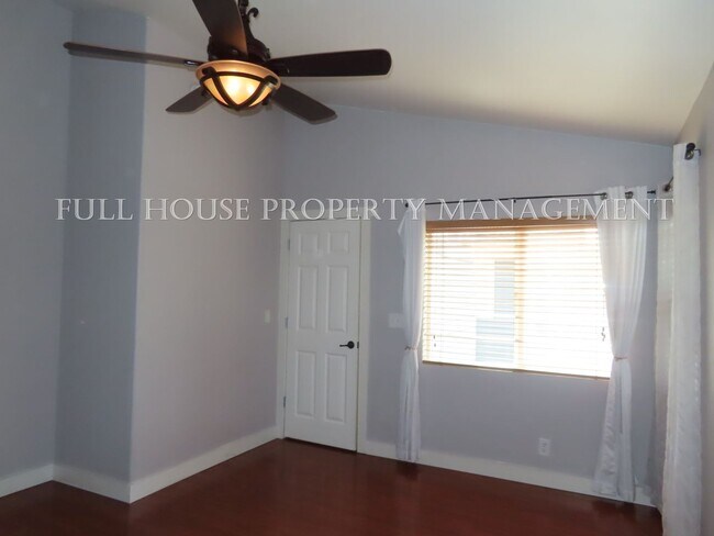 Building Photo - 3 Bed, 2.5 Bath + Bonus room/possible 4th ...
