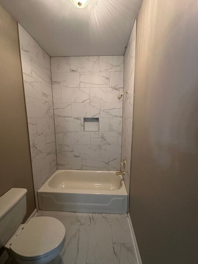 Building Photo - Elegant 4 BR w/POOL MAINTENANCE INCLUDED near Cherokee Valley Golf Club