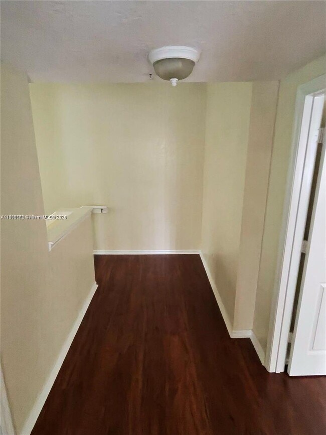 Building Photo - 6732 W Sample Rd